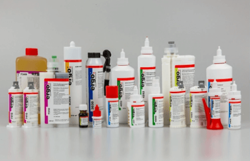 (图:油性丙烯酸胶水展示图)